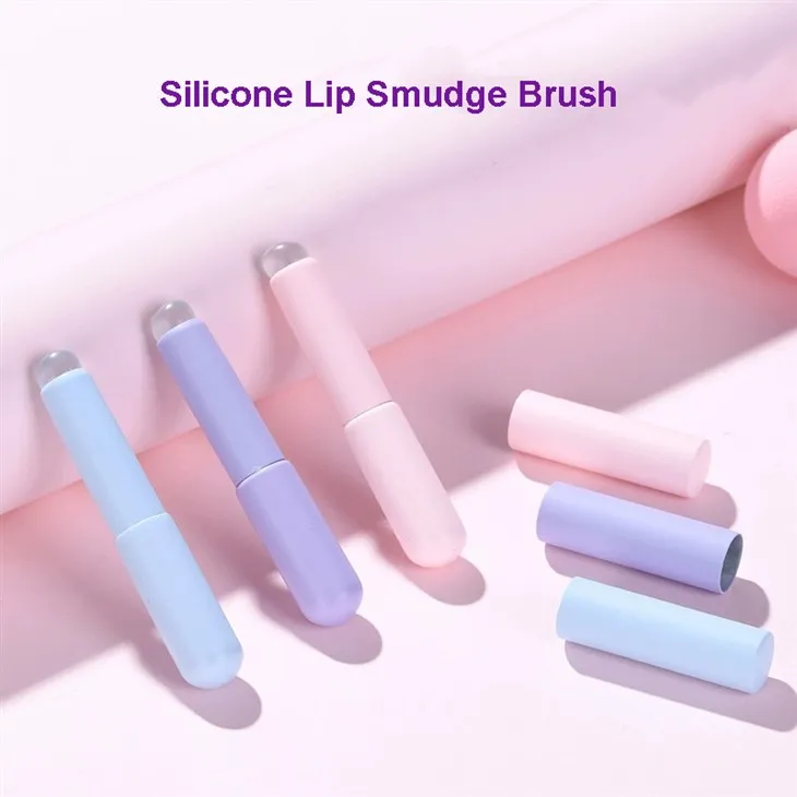 Надградете силиконовата четка за устни